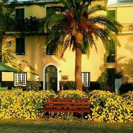 Hotel Beau Rivage Алассио Экстерьер фото