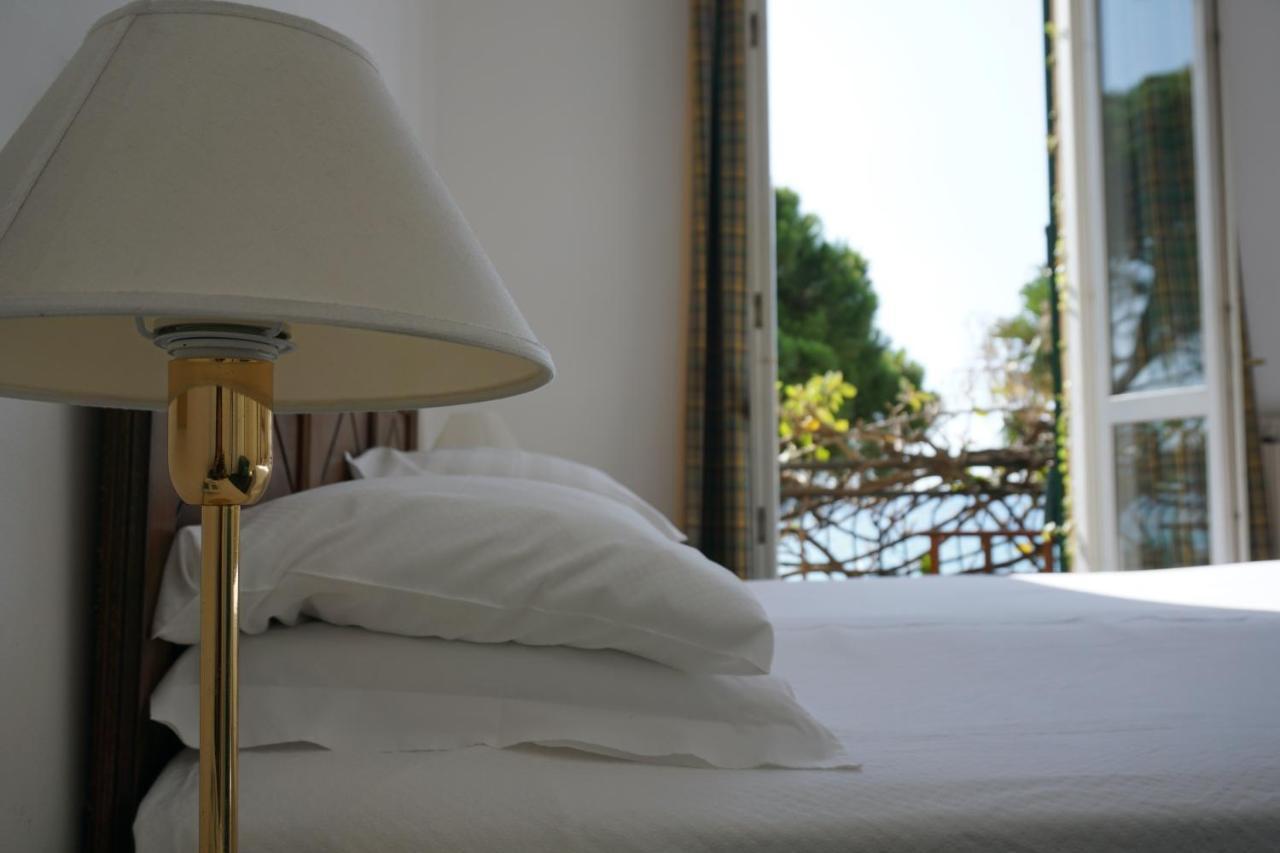 Hotel Beau Rivage Алассио Экстерьер фото