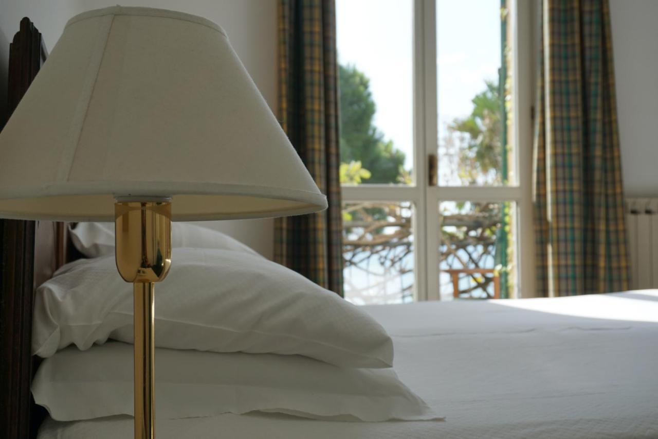 Hotel Beau Rivage Алассио Экстерьер фото
