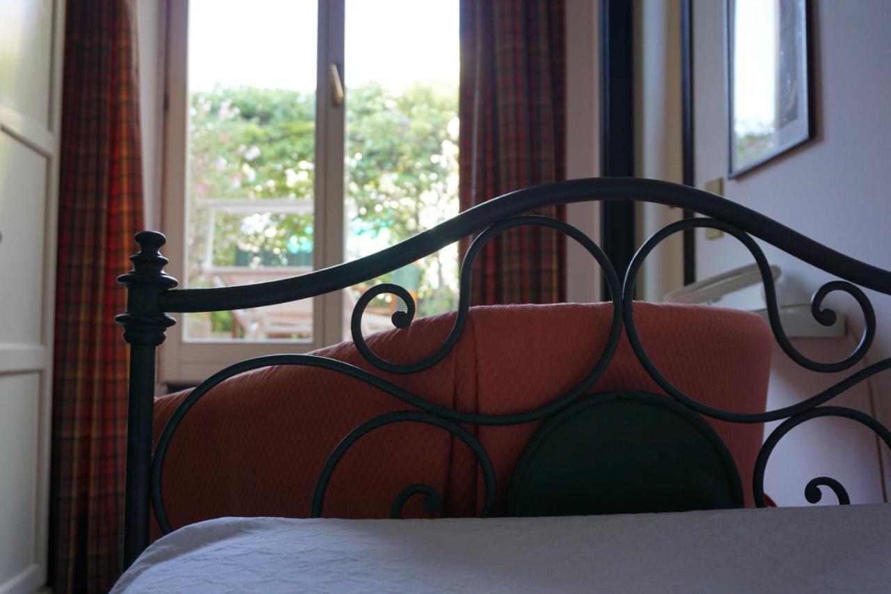 Hotel Beau Rivage Алассио Экстерьер фото
